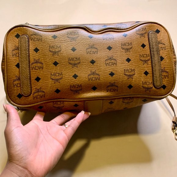 Authentic MCM Liz Reversible Visetos Shopper (med) - Picture 4 of 16